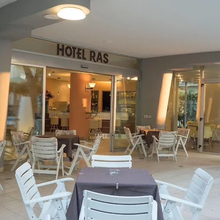 Hotel Ras 3*